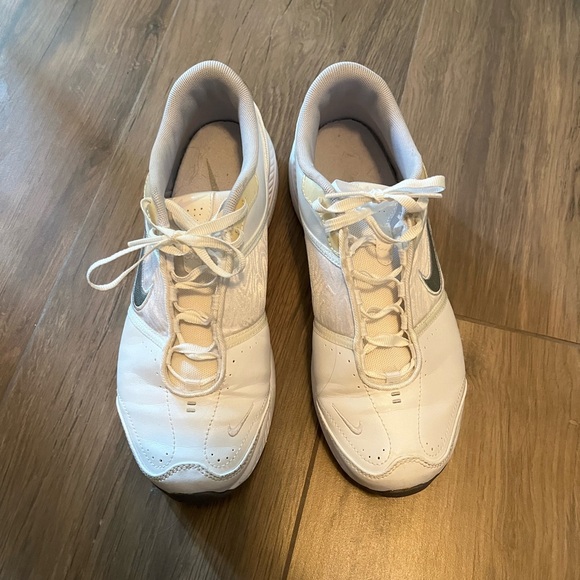 Nike shoes - Picture 2 of 11